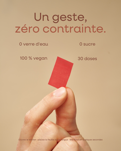 Feuille linguale® Boost+ KEYOLIA tenue entre deux doigts : 0 verre d'eau, 0 sucre, 100 % vegan, 30 doses